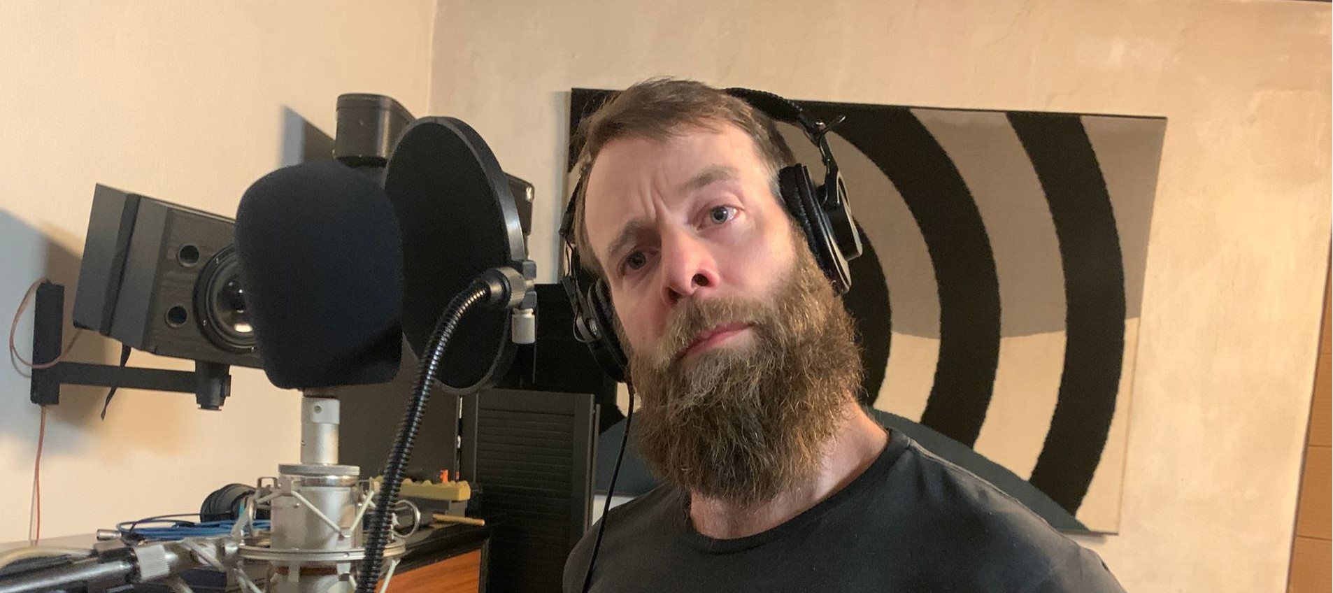 Neví co má zpívat